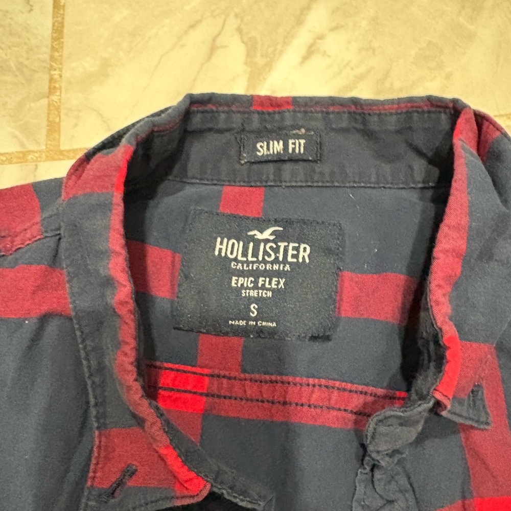Hollister Men's Navy and Red Epic Flex Stretch Button Up - Picture 2 of 6